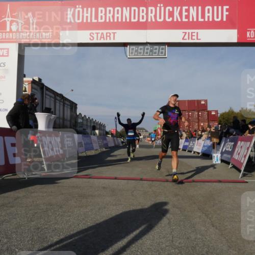 03.10.2025 - Köhlbrandbrückenlauf Matties Gatica Varas http://msf.ph/oto/9165459 03.10.2025 09:58:38 Ziel 1094, 2962, 3749, 3836 meine-sportfotos.de