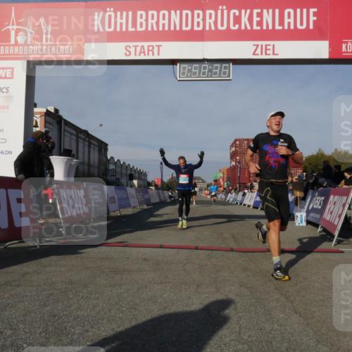 03.10.2025 - Köhlbrandbrückenlauf Matties Gatica Varas http://msf.ph/oto/9165461 03.10.2025 09:58:38 Ziel 1094, 2962, 3749, 3836 meine-sportfotos.de