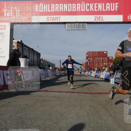 03.10.2025 - Köhlbrandbrückenlauf Matties Gatica Varas http://msf.ph/oto/9165463 03.10.2025 09:58:39 Ziel 1094, 3749, 3836 meine-sportfotos.de