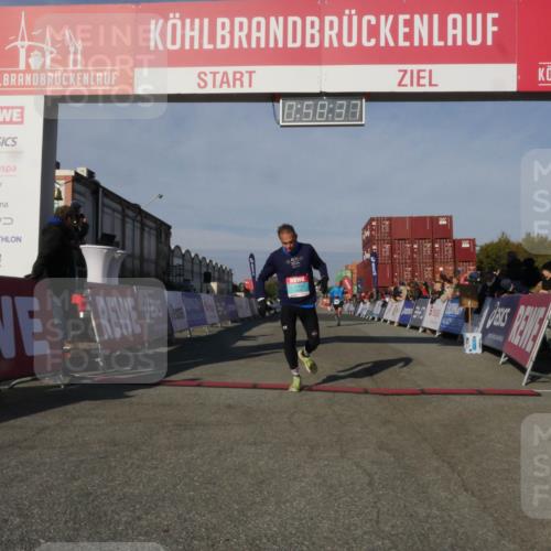 03.10.2025 - Köhlbrandbrückenlauf Matties Gatica Varas http://msf.ph/oto/9165464 03.10.2025 09:58:39 Ziel 1094, 3749, 3836 meine-sportfotos.de