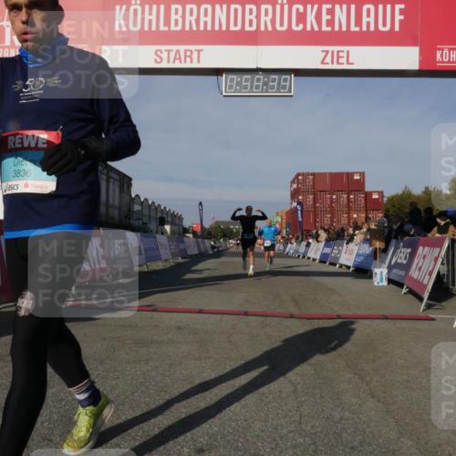 03.10.2025 - Köhlbrandbrückenlauf Matties Gatica Varas http://msf.ph/oto/9165474 03.10.2025 09:58:41 Ziel 1094, 3749 meine-sportfotos.de