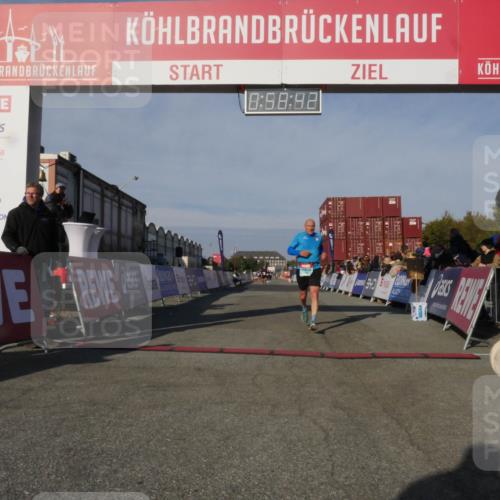 03.10.2025 - Köhlbrandbrückenlauf Matties Gatica Varas http://msf.ph/oto/9165483 03.10.2025 09:58:43 Ziel 1094, 1102 meine-sportfotos.de
