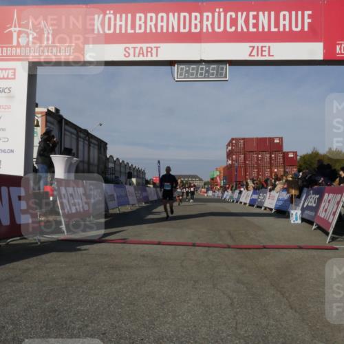 03.10.2025 - Köhlbrandbrückenlauf Matties Gatica Varas http://msf.ph/oto/9165500 03.10.2025 09:58:53 Ziel 1054, 1102, 1142, 1215, 2302, 3174 meine-sportfotos.de