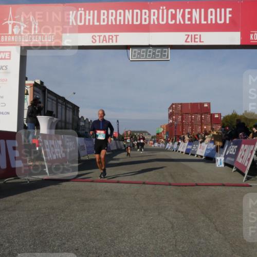 03.10.2025 - Köhlbrandbrückenlauf Matties Gatica Varas http://msf.ph/oto/9165506 03.10.2025 09:58:55 Ziel 1054, 1102, 1142, 1215, 2302, 3174, 3358 meine-sportfotos.de
