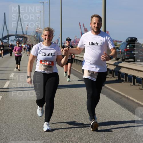 03.10.2025 - Köhlbrandbrückenlauf Strokosch-Dieckow http://msf.ph/oto/9165509 03.10.2025 13:14:50 Position 3 6205, 6204 meine-sportfotos.de