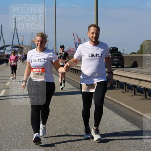 03.10.2025 - Köhlbrandbrückenlauf Strokosch-Dieckow http://msf.ph/oto/9165519 03.10.2025 13:14:51 Position 3 6205, 6204 meine-sportfotos.de