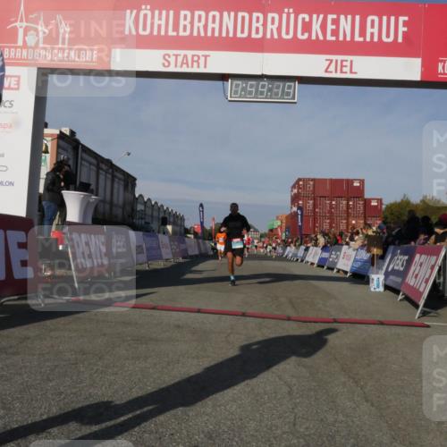 03.10.2025 - Köhlbrandbrückenlauf Matties Gatica Varas http://msf.ph/oto/9165600 03.10.2025 09:59:21 Ziel 1231, 1249, 1269, 1398, 1411, 1423, 1432, 2948, 3340, 3514, 3525 meine-sportfotos.de