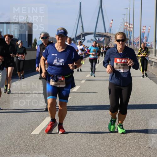 03.10.2025 - Köhlbrandbrückenlauf Strokosch-Dieckow http://msf.ph/oto/9165601 03.10.2025 13:15:15 Position 3 5305, 3023, 5695, 5693 meine-sportfotos.de