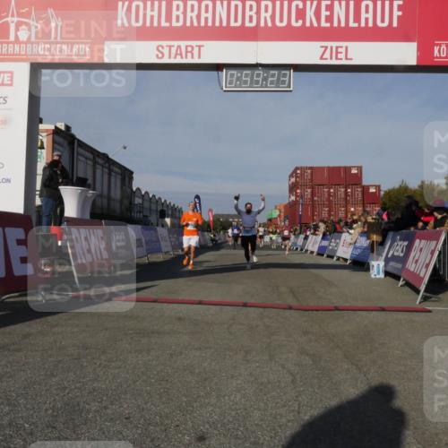 03.10.2025 - Köhlbrandbrückenlauf Matties Gatica Varas http://msf.ph/oto/9165614 03.10.2025 09:59:24 Ziel 1067, 1075, 1197, 1231, 1249, 1269, 1398, 1411, 1423, 1432, 1639, 2985, 2989, 3340, 3514, 3525 meine-sportfotos.de