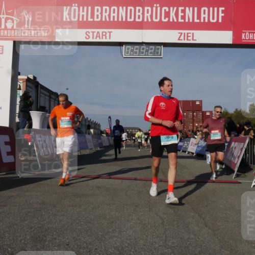 03.10.2025 - Köhlbrandbrückenlauf Matties Gatica Varas http://msf.ph/oto/9165630 03.10.2025 09:59:29 Ziel 1067, 1075, 1087, 1197, 1231, 1249, 1269, 1398, 1411, 1432, 1639, 2788, 2985, 2989, 2997, 3514 meine-sportfotos.de