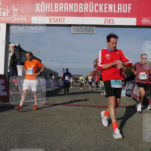 03.10.2025 - Köhlbrandbrückenlauf Matties Gatica Varas http://msf.ph/oto/9165632 03.10.2025 09:59:30 Ziel 1067, 1075, 1087, 1197, 1231, 1249, 1269, 1398, 1432, 1639, 2788, 2985, 2989, 2997, 3514 meine-sportfotos.de