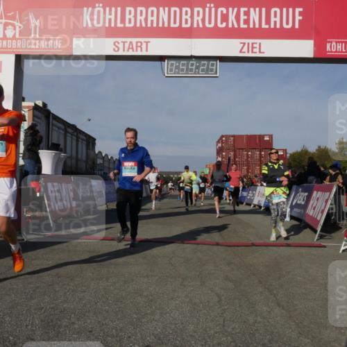 03.10.2025 - Köhlbrandbrückenlauf Matties Gatica Varas http://msf.ph/oto/9165638 03.10.2025 09:59:31 Ziel 1067, 1075, 1077, 1087, 1197, 1231, 1249, 1269, 1398, 1432, 1639, 2788, 2985, 2989, 2997, 3514 meine-sportfotos.de