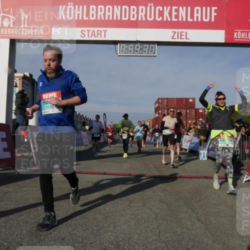03.10.2025 - Köhlbrandbrückenlauf Matties Gatica Varas http://msf.ph/oto/9165642 03.10.2025 09:59:32 Ziel 1067, 1075, 1077, 1087, 1197, 1231, 1269, 1432, 1639, 2788, 2985, 2989, 2997, 3514 meine-sportfotos.de
