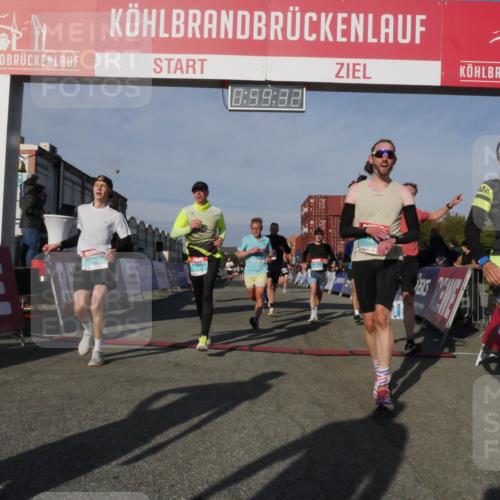 03.10.2025 - Köhlbrandbrückenlauf Matties Gatica Varas http://msf.ph/oto/9165647 03.10.2025 09:59:34 Ziel 1067, 1075, 1077, 1087, 1197, 1639, 2788, 2985, 2989, 2997 meine-sportfotos.de