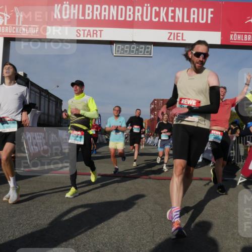 03.10.2025 - Köhlbrandbrückenlauf Matties Gatica Varas http://msf.ph/oto/9165649 03.10.2025 09:59:34 Ziel 1067, 1075, 1077, 1087, 1197, 1639, 2788, 2985, 2989, 2997 meine-sportfotos.de