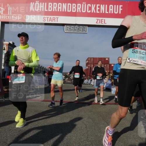 03.10.2025 - Köhlbrandbrückenlauf Matties Gatica Varas http://msf.ph/oto/9165651 03.10.2025 09:59:34 Ziel 1067, 1075, 1077, 1087, 1197, 1639, 2788, 2985, 2989, 2997 meine-sportfotos.de