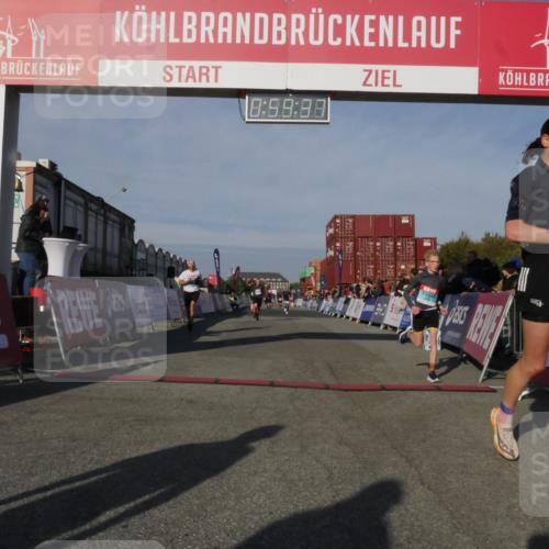 03.10.2025 - Köhlbrandbrückenlauf Matties Gatica Varas http://msf.ph/oto/9165669 03.10.2025 09:59:39 Ziel 1077, 2709, 2788, 2997, 3087, 3464, 3718 meine-sportfotos.de