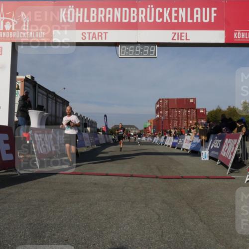 03.10.2025 - Köhlbrandbrückenlauf Matties Gatica Varas http://msf.ph/oto/9165677 03.10.2025 09:59:41 Ziel 1077, 1248, 2709, 2788, 3087, 3464, 3718 meine-sportfotos.de