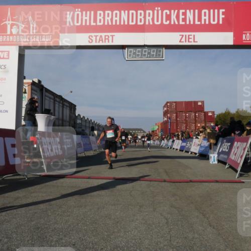 03.10.2025 - Köhlbrandbrückenlauf Matties Gatica Varas http://msf.ph/oto/9165684 03.10.2025 09:59:43 Ziel 1077, 1158, 1248, 2709, 2710, 3087, 3464, 3718 meine-sportfotos.de