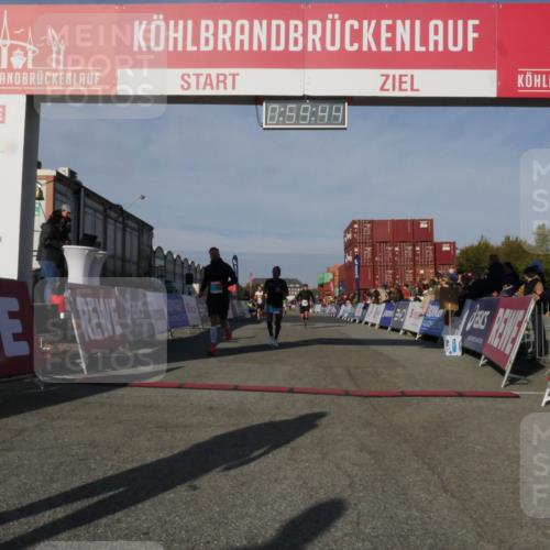 03.10.2025 - Köhlbrandbrückenlauf Matties Gatica Varas http://msf.ph/oto/9165695 03.10.2025 09:59:46 Ziel 1158, 1248, 2697, 2709, 2710, 2959, 3087, 3464, 3718 meine-sportfotos.de