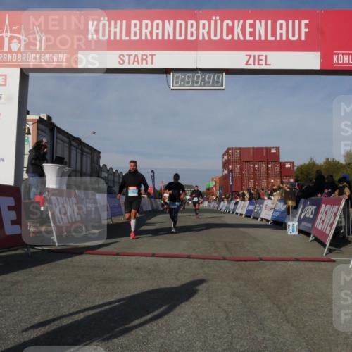 03.10.2025 - Köhlbrandbrückenlauf Matties Gatica Varas http://msf.ph/oto/9165697 03.10.2025 09:59:46 Ziel 1158, 1248, 2697, 2709, 2710, 2959, 3087, 3464, 3718 meine-sportfotos.de