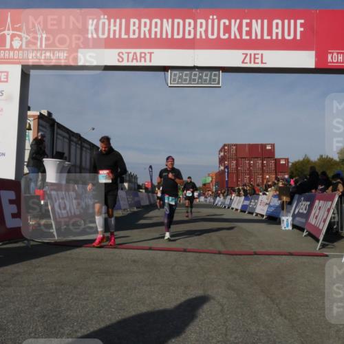 03.10.2025 - Köhlbrandbrückenlauf Matties Gatica Varas http://msf.ph/oto/9165701 03.10.2025 09:59:47 Ziel 1158, 1248, 2697, 2709, 2710, 2959, 3087, 3464, 3718 meine-sportfotos.de