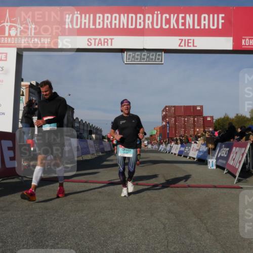 03.10.2025 - Köhlbrandbrückenlauf Matties Gatica Varas http://msf.ph/oto/9165704 03.10.2025 09:59:48 Ziel 1158, 1248, 2697, 2709, 2710, 2884, 2959, 3137, 3464 meine-sportfotos.de