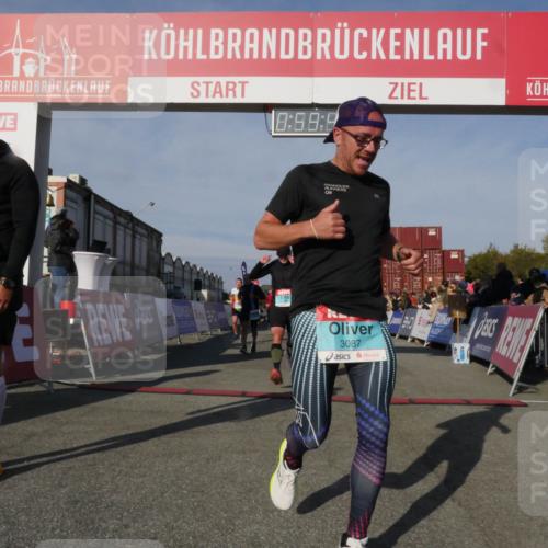 03.10.2025 - Köhlbrandbrückenlauf Matties Gatica Varas http://msf.ph/oto/9165708 03.10.2025 09:59:49 Ziel 1158, 1248, 2697, 2709, 2710, 2884, 2959, 3137, 3464 meine-sportfotos.de