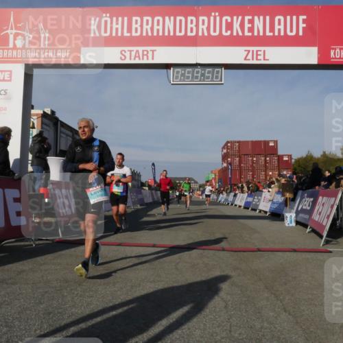 03.10.2025 - Köhlbrandbrückenlauf Matties Gatica Varas http://msf.ph/oto/9165715 03.10.2025 09:59:52 Ziel 1158, 1248, 1297, 2697, 2710, 2884, 2959, 3137 meine-sportfotos.de