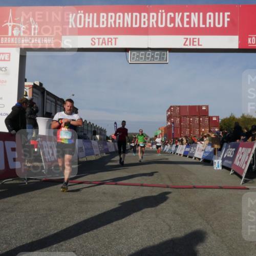 03.10.2025 - Köhlbrandbrückenlauf Matties Gatica Varas http://msf.ph/oto/9165719 03.10.2025 09:59:53 Ziel 1158, 1297, 2697, 2710, 2884, 2959, 3137 meine-sportfotos.de