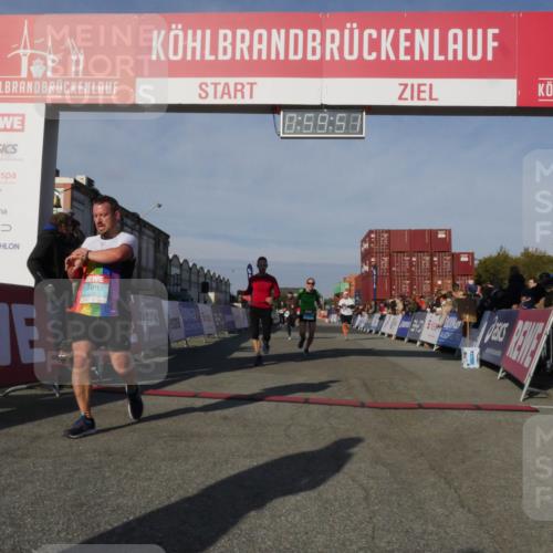 03.10.2025 - Köhlbrandbrückenlauf Matties Gatica Varas http://msf.ph/oto/9165720 03.10.2025 09:59:53 Ziel 1158, 1297, 2697, 2710, 2884, 2959, 3137 meine-sportfotos.de