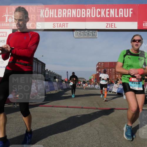 03.10.2025 - Köhlbrandbrückenlauf Matties Gatica Varas http://msf.ph/oto/9165729 03.10.2025 09:59:56 Ziel 1297, 2697, 2884, 2959, 3137 meine-sportfotos.de