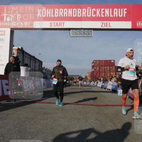 03.10.2025 - Köhlbrandbrückenlauf Matties Gatica Varas http://msf.ph/oto/9165737 03.10.2025 09:59:57 Ziel 1297, 2884, 2959, 3137 meine-sportfotos.de