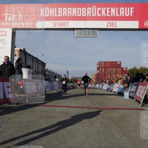 03.10.2025 - Köhlbrandbrückenlauf Matties Gatica Varas http://msf.ph/oto/9165742 03.10.2025 09:59:59 Ziel 1247, 1297, 1405, 2884, 3137 meine-sportfotos.de