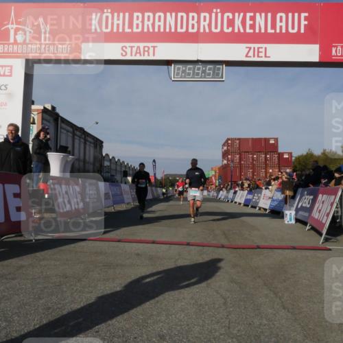 03.10.2025 - Köhlbrandbrückenlauf Matties Gatica Varas http://msf.ph/oto/9165744 03.10.2025 09:59:59 Ziel 1247, 1297, 1405, 2884, 3137 meine-sportfotos.de