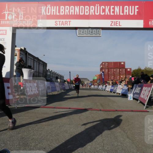 03.10.2025 - Köhlbrandbrückenlauf Matties Gatica Varas http://msf.ph/oto/9165754 03.10.2025 10:00:02 Ziel 1084, 1247, 1297, 1405, 1946, 2777, 3378 meine-sportfotos.de