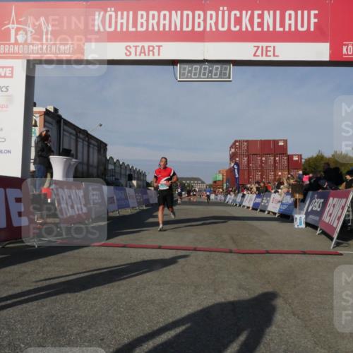 03.10.2025 - Köhlbrandbrückenlauf Matties Gatica Varas http://msf.ph/oto/9165758 03.10.2025 10:00:03 Ziel 1084, 1247, 1297, 1298, 1405, 1946, 2777, 3378 meine-sportfotos.de