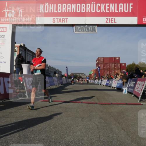 03.10.2025 - Köhlbrandbrückenlauf Matties Gatica Varas http://msf.ph/oto/9165766 03.10.2025 10:00:04 Ziel 1084, 1247, 1297, 1298, 1405, 1946, 2777, 3378 meine-sportfotos.de