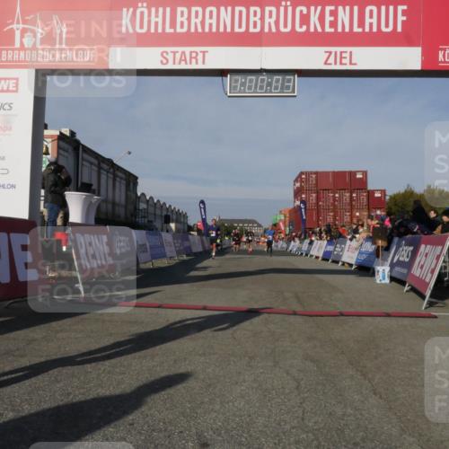 03.10.2025 - Köhlbrandbrückenlauf Matties Gatica Varas http://msf.ph/oto/9165769 03.10.2025 10:00:05 Ziel 1084, 1247, 1298, 1405, 1946, 2777, 3378 meine-sportfotos.de