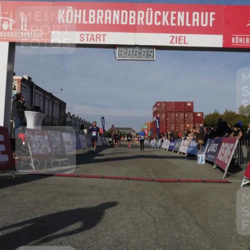 03.10.2025 - Köhlbrandbrückenlauf Matties Gatica Varas http://msf.ph/oto/9165776 03.10.2025 10:00:07 Ziel 1071, 1084, 1247, 1298, 1405, 1946, 2777, 3378 meine-sportfotos.de