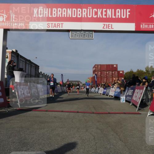 03.10.2025 - Köhlbrandbrückenlauf Matties Gatica Varas http://msf.ph/oto/9165781 03.10.2025 10:00:08 Ziel 1071, 1084, 1247, 1298, 1315, 1405, 1946, 2777, 3378 meine-sportfotos.de