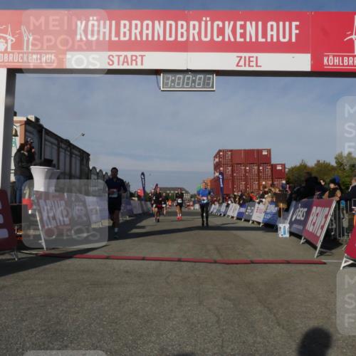 03.10.2025 - Köhlbrandbrückenlauf Matties Gatica Varas http://msf.ph/oto/9165782 03.10.2025 10:00:09 Ziel 1071, 1084, 1247, 1298, 1315, 1405, 1946, 2777, 3378, 3820 meine-sportfotos.de