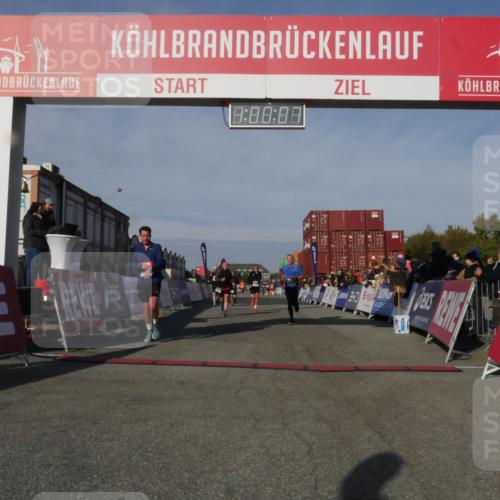 03.10.2025 - Köhlbrandbrückenlauf Matties Gatica Varas http://msf.ph/oto/9165784 03.10.2025 10:00:09 Ziel 1071, 1084, 1247, 1298, 1315, 1405, 1946, 2777, 3378, 3820 meine-sportfotos.de