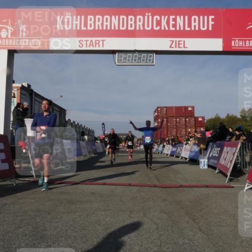03.10.2025 - Köhlbrandbrückenlauf Matties Gatica Varas http://msf.ph/oto/9165788 03.10.2025 10:00:10 Ziel 1071, 1084, 1247, 1298, 1315, 1405, 1946, 2777, 3378, 3820 meine-sportfotos.de