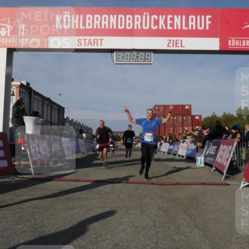 03.10.2025 - Köhlbrandbrückenlauf Matties Gatica Varas http://msf.ph/oto/9165792 03.10.2025 10:00:11 Ziel 1071, 1084, 1237, 1247, 1298, 1315, 1946, 2777, 3378, 3820 meine-sportfotos.de