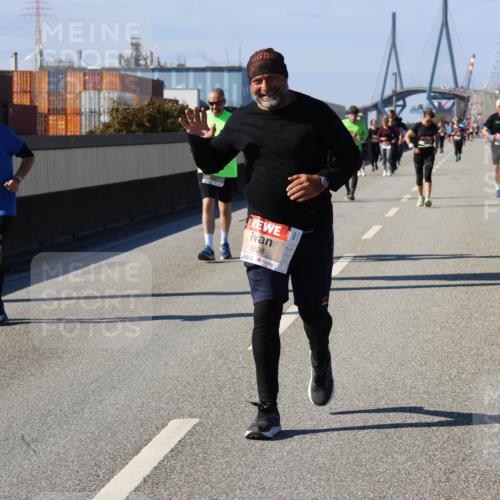 03.10.2025 - Köhlbrandbrückenlauf Strokosch-Dieckow http://msf.ph/oto/9165804 03.10.2025 13:16:04 Position 3 8560, 5508 meine-sportfotos.de