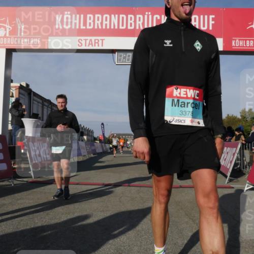 03.10.2025 - Köhlbrandbrückenlauf Matties Gatica Varas http://msf.ph/oto/9165814 03.10.2025 10:00:16 Ziel 1071, 1109, 1237, 1315, 3041, 3820 meine-sportfotos.de