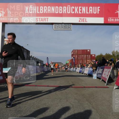 03.10.2025 - Köhlbrandbrückenlauf Matties Gatica Varas http://msf.ph/oto/9165818 03.10.2025 10:00:17 Ziel 1071, 1109, 1237, 1315, 3041, 3820 meine-sportfotos.de