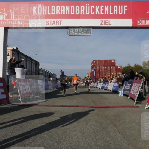 03.10.2025 - Köhlbrandbrückenlauf Matties Gatica Varas http://msf.ph/oto/9165823 03.10.2025 10:00:18 Ziel 1071, 1109, 1237, 1315, 3041, 3820 meine-sportfotos.de