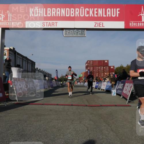 03.10.2025 - Köhlbrandbrückenlauf Matties Gatica Varas http://msf.ph/oto/9165839 03.10.2025 10:00:23 Ziel 1106, 1109, 1118, 1237, 3041 meine-sportfotos.de